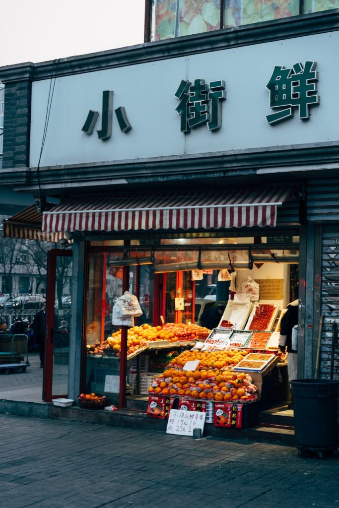 the traditional fruit shops ichina are embracing the advantage of O2O channels in China during covid to sustain their business and reach to their neighborhood clients